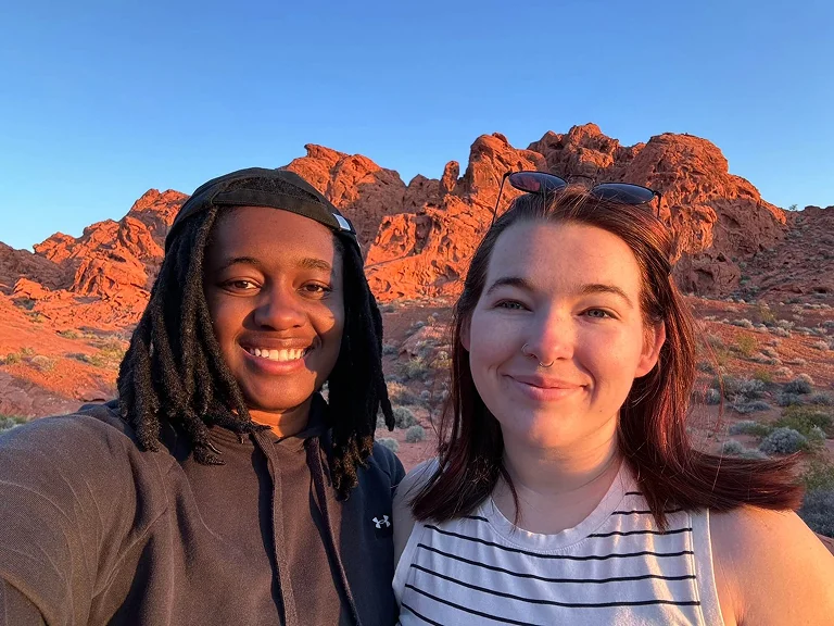 Bonded over "true lesbian fashion" and zodiac signs