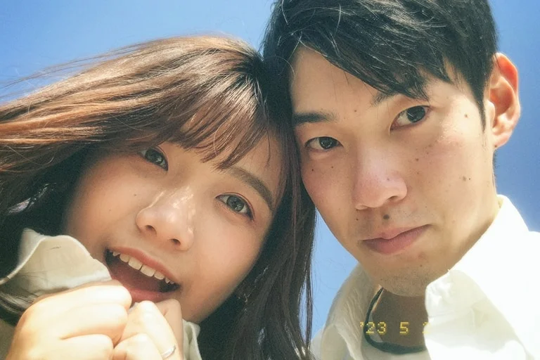 She Downloaded Tinder to Find a Friend, and Ended Up Flying Across the World for Love